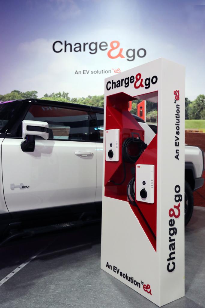 حاتم دويدار: إطلاق (charge& Go) منظومة شحن السيارات الكهربائية في الإمارات لتعزيز جهود e& في الاستدامة