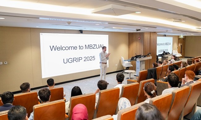 برنامج التدريب البحثي بـ جامعة محمد بن زايد للذكاء الاصطناعي يجتذب نخبة المواهب العالمية في 2025