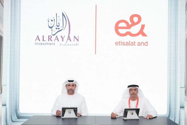 إي آند الإمارات تعزز الاتصال الرقمي لآلاف المقيمين في أبوظبي