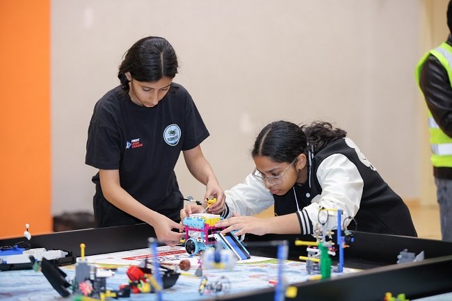 طلبة مدارس الإمارات