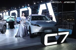 OMODA C7 Shines in Dubai at Spectacular Fashion-Tech Night Ahead of UAE Launch