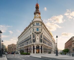 خريف إسبانيا مع فورسيزونز.. بين سحر مايوركا ورفاهية مدريد