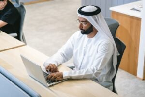 الذكاء الاصطناعي يقود باحثًا إماراتيًا إلى أكسفورد.. وانطلاق الدفعة الثانية من برنامج الروّاد